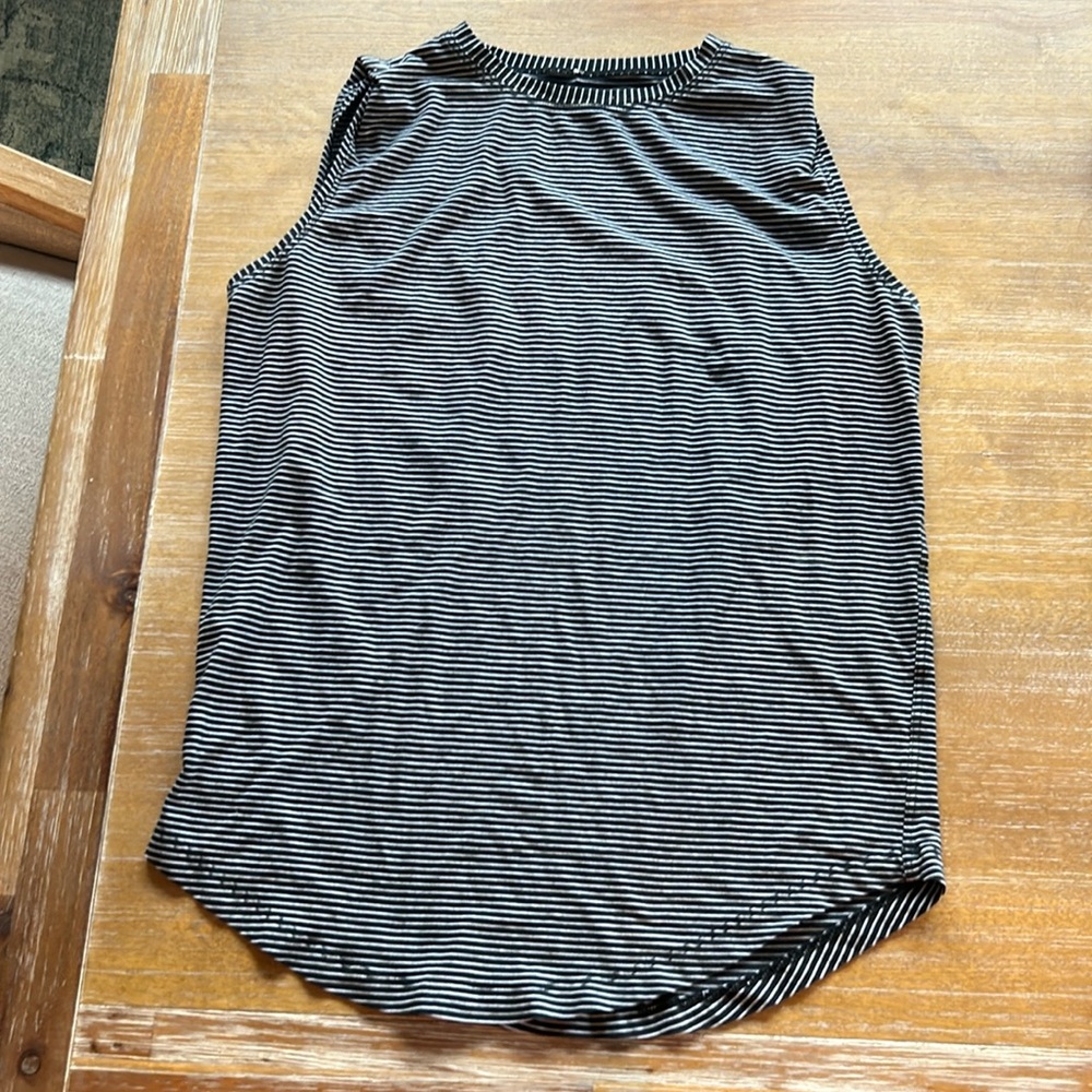 Lululemon women’s size 6 muscle tank